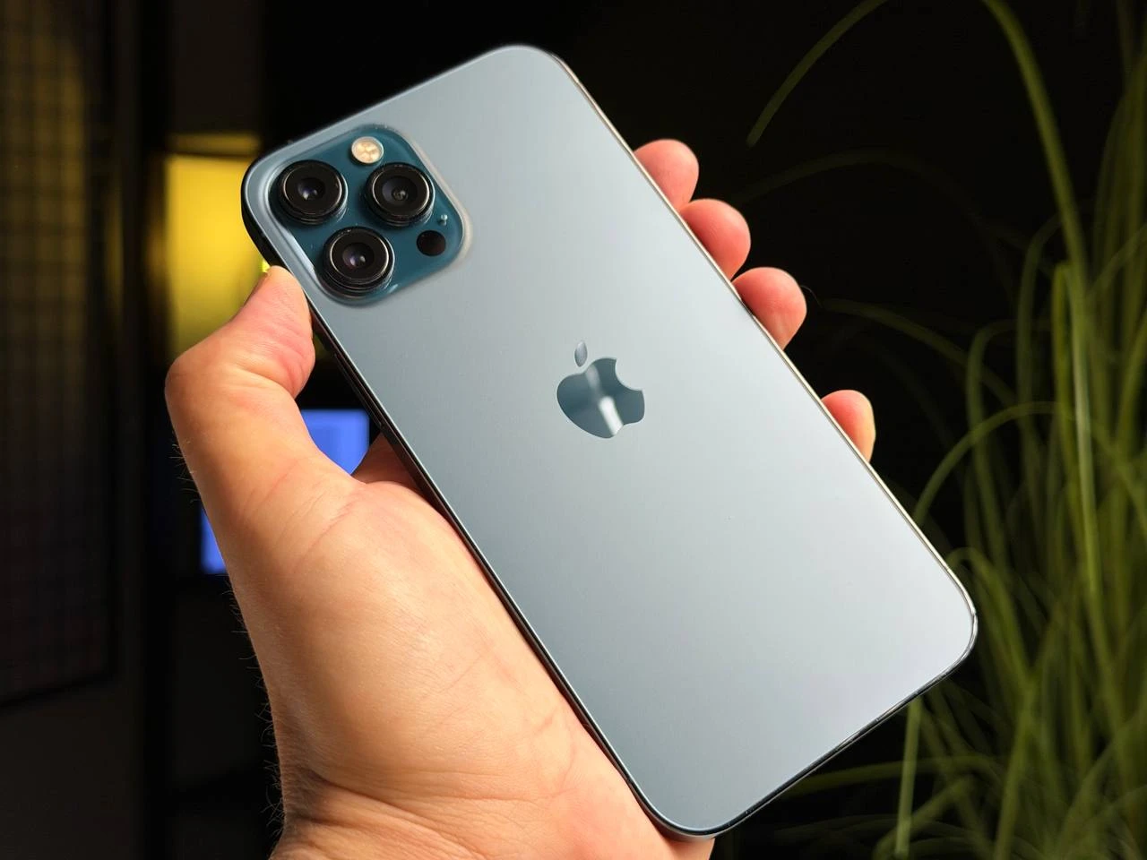 ВЖИВАНИЙ Б/У Apple iPhone 12 Pro Max 256GB Pacific Blue (MGCN3, MGDF3) - Стан: гарний | Акумулятор: 100% | Комплектація: iPhone, кабель | Гарантія: 3 міс.