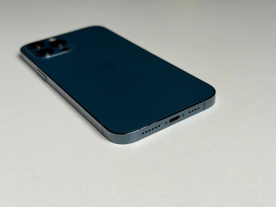 ВЖИВАНИЙ Б/У Apple iPhone 12 Pro Max 256GB Pacific Blue (MGCN3, MGDF3) - Стан: гарний | Акумулятор: 100% | Комплектація: iPhone, кабель | Гарантія: 3 міс.