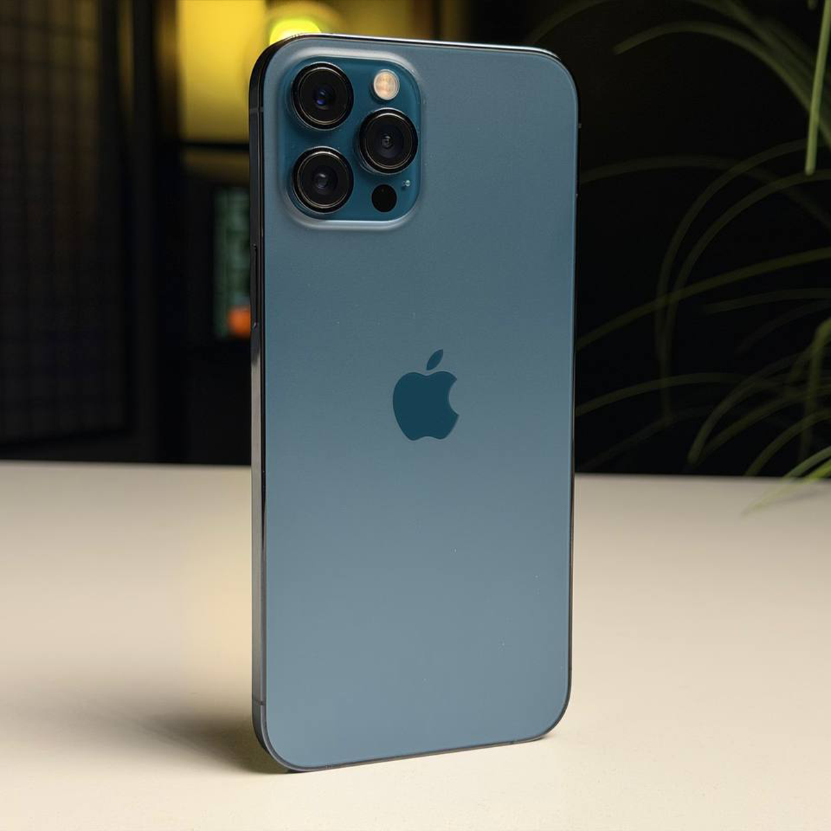 ВЖИВАНИЙ Б/У Apple iPhone 12 Pro Max 256GB Pacific Blue (MGCN3, MGDF3) - Стан: гарний | Акумулятор: 100% | Комплектація: iPhone, кабель | Гарантія: 3 міс.