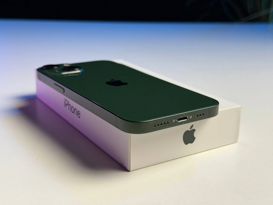 ВЖИВАНИЙ Б/У Apple iPhone 13 256GB Green (MNGE3, MNGL3) - Состояние: хороший | Аккумулятор: 100% | Комплектация: полный | Гарантия: 3 мес.