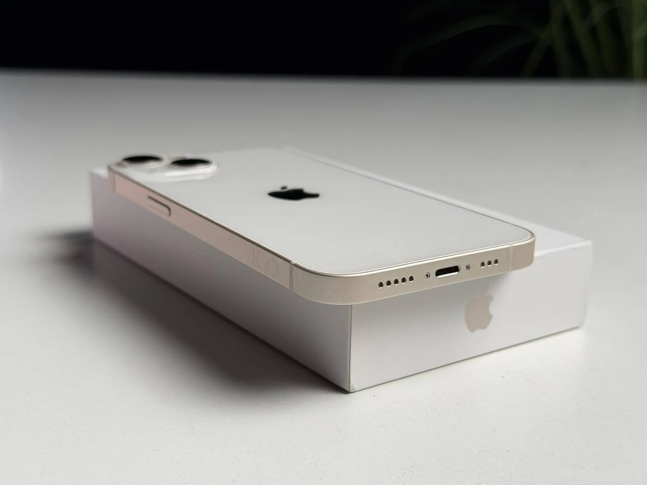ВЖИВАНИЙ Б/У Apple iPhone 13 256GB Starlight (MLMX3, MLQ73) - Состояние: хороший | Аккумулятор: 100% | Комплектация: полный | Гарантия: 3 мес.