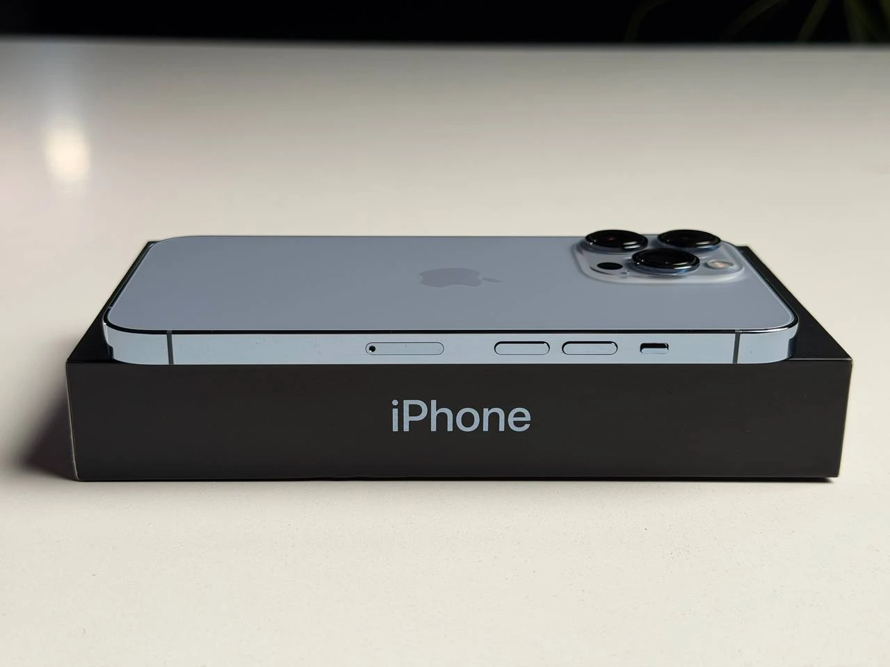 ВЖИВАНИЙ Б/У Apple iPhone 13 Pro 128GB Sierra Blue (MLTT3, MLVD3) - Стан: гарний | Акумулятор: 100% | Комплектація: повний | Гарантія: 3 міс.
