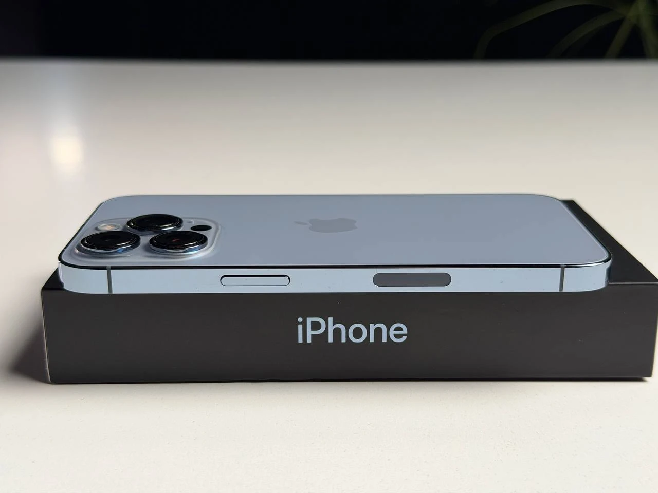 ВЖИВАНИЙ Б/У Apple iPhone 13 Pro 128GB Sierra Blue (MLTT3, MLVD3) - Стан: гарний | Акумулятор: 100% | Комплектація: повний | Гарантія: 3 міс.