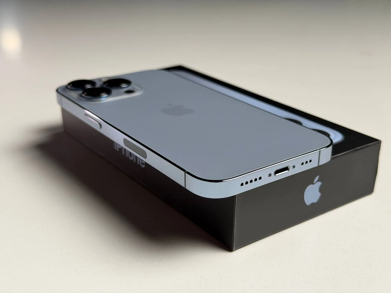 ВЖИВАНИЙ Б/У Apple iPhone 13 Pro 128GB Sierra Blue (MLTT3, MLVD3) - Стан: гарний | Акумулятор: 100% | Комплектація: повний | Гарантія: 3 міс.