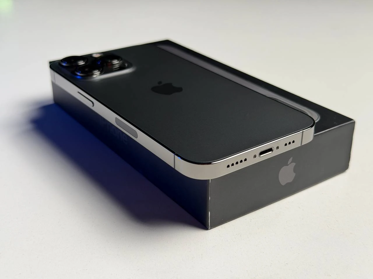 ВЖИВАНИЙ Б/У Apple iPhone 13 Pro 256GB Graphite (MLTW3, MLVE3) - Стан: гарний | Акумулятор: 100% | Комплектація: повний | Гарантія: 3 міс.