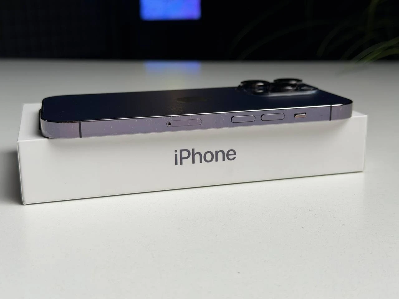 ВЖИВАНИЙ Б/У Apple iPhone 14 Pro 256GB Deep Purple (MQ1F3) - Стан: гарний | Акумулятор: 100% | Комплектація: повний | Гарантія: 3 міс.
