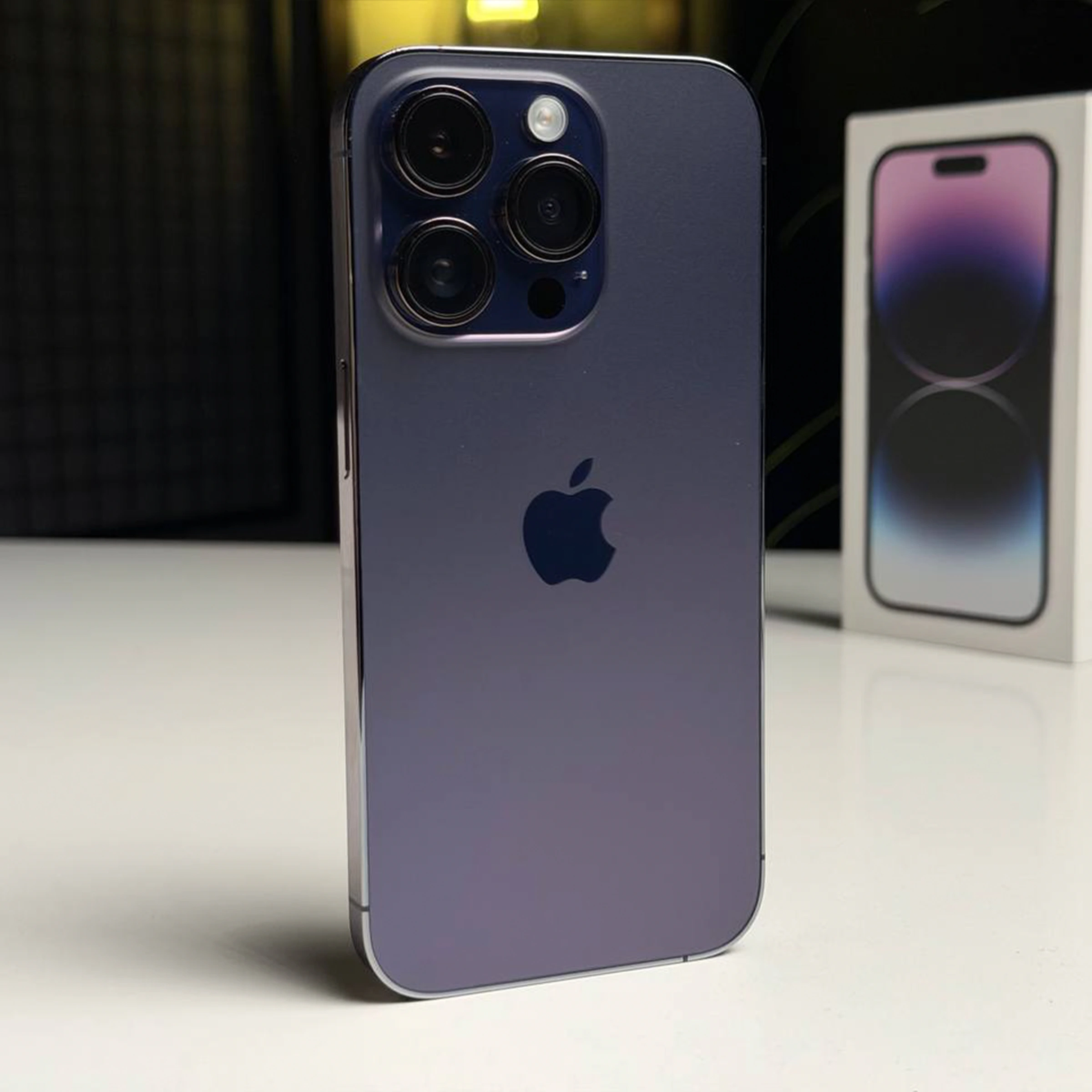 ВЖИВАНИЙ Б/У Apple iPhone 14 Pro 256GB Deep Purple (MQ1F3) - Стан: гарний | Акумулятор: 100% | Комплектація: повний | Гарантія: 3 міс.