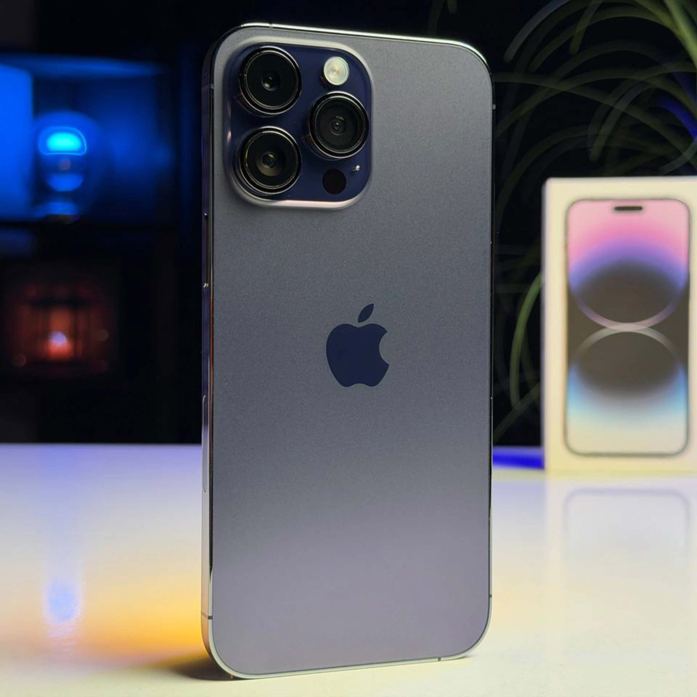 ВЖИВАНИЙ Б/У Apple iPhone 14 Pro Max 256GB Deep Purple eSim (MQ8W3) - Стан: гарний | Акумулятор: 100% | Комплектація: повний | Гарантія: 3 міс.