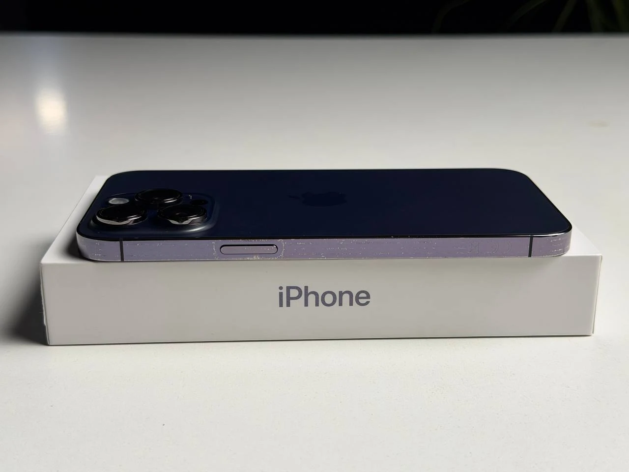 ВЖИВАНИЙ Б/У Apple iPhone 14 Pro Max 256GB Deep Purple (MQ9X3) - Состояние: хороший | Аккумулятор: 100% | Комплектация: iPhone, кабель | Гарантия: 3 мес.