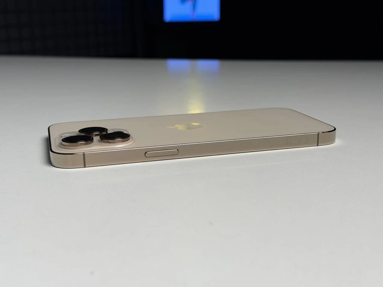 ВЖИВАНИЙ Б/У Apple iPhone 14 Pro Max 256GB Gold (MQ9W3) - Стан: задовільний | Акумулятор: 87% | Комплектація: iPhone, кабель | Гарантія: 3 міс.