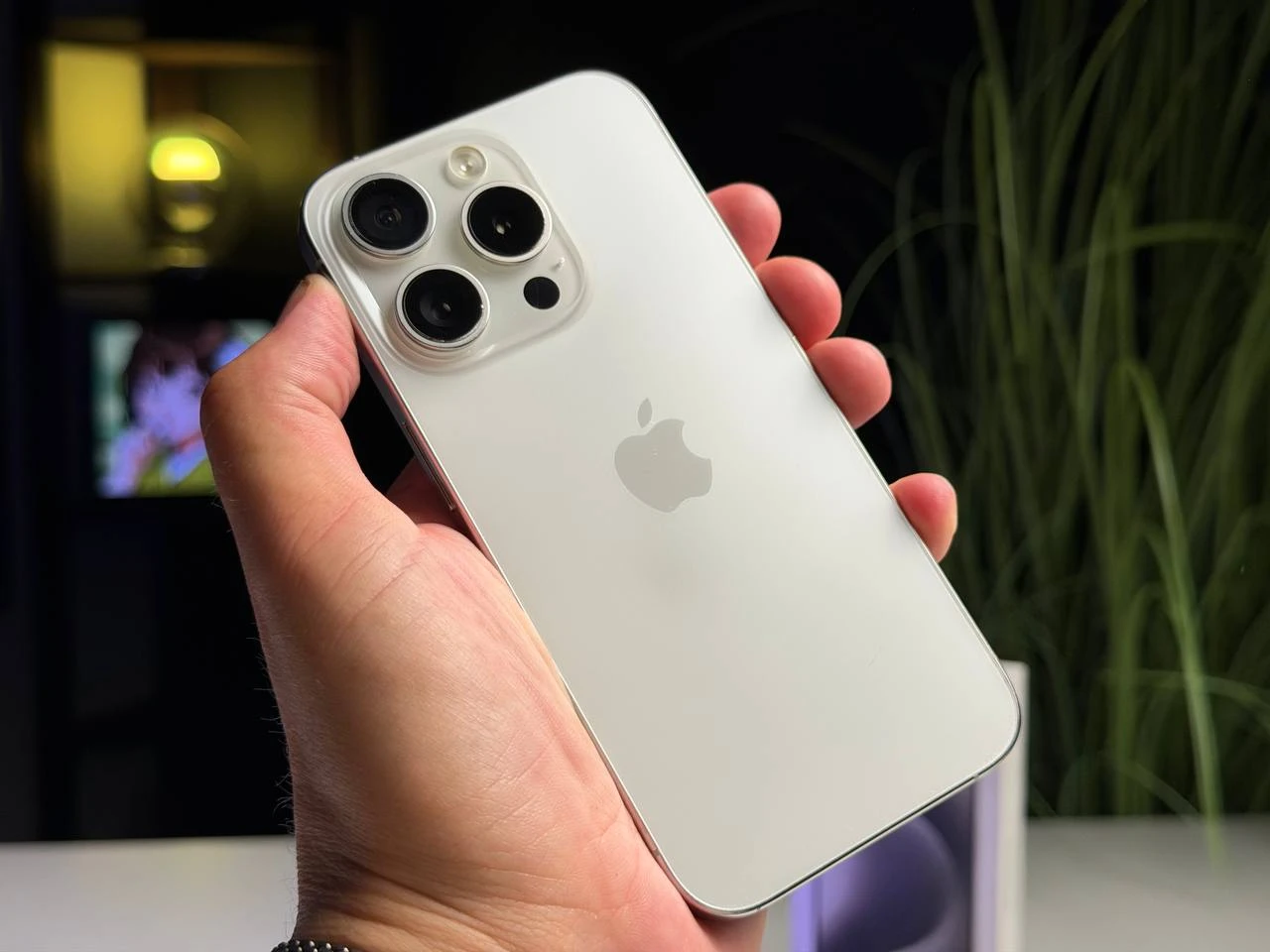 ВЖИВАНИЙ Б/У Apple iPhone 15 Pro 1TB White Titanium (MTVD3) - Состояние: хороший | Аккумулятор: 100% | Комплектация: полный | Гарантия: 3 мес.