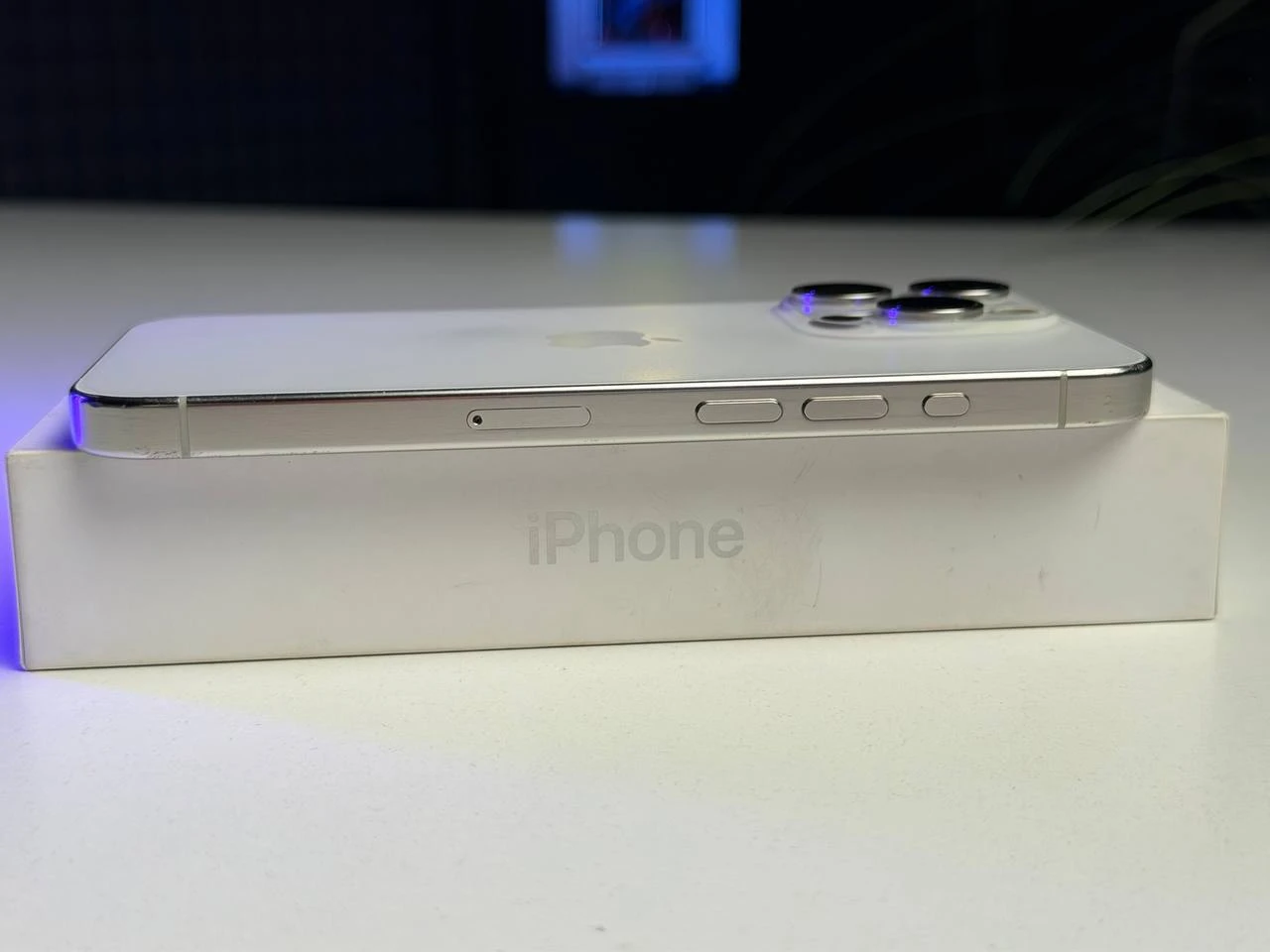 ВЖИВАНИЙ Б/У Apple iPhone 15 Pro 1TB White Titanium (MTVD3) - Состояние: хороший | Аккумулятор: 100% | Комплектация: полный | Гарантия: 3 мес.