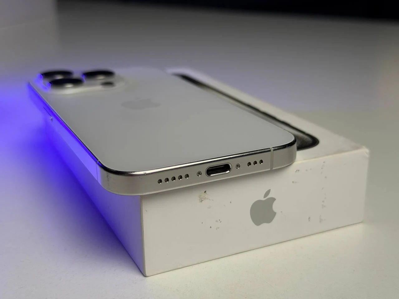 ВЖИВАНИЙ Б/У Apple iPhone 15 Pro 1TB White Titanium (MTVD3) - Состояние: хороший | Аккумулятор: 100% | Комплектация: полный | Гарантия: 3 мес.