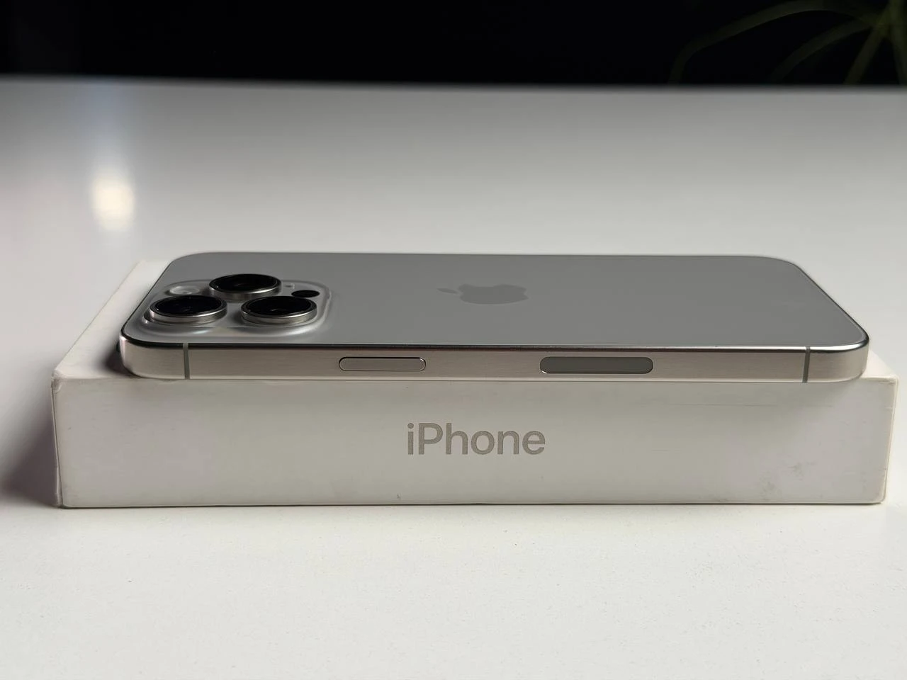 ВЖИВАНИЙ Б/У Apple iPhone 15 Pro Max 256GB Natural Titanium eSim (MU683) - Состояние: хороший | Аккумулятор: 100% | Комплектация: полный | Гарантия: 3 мес.