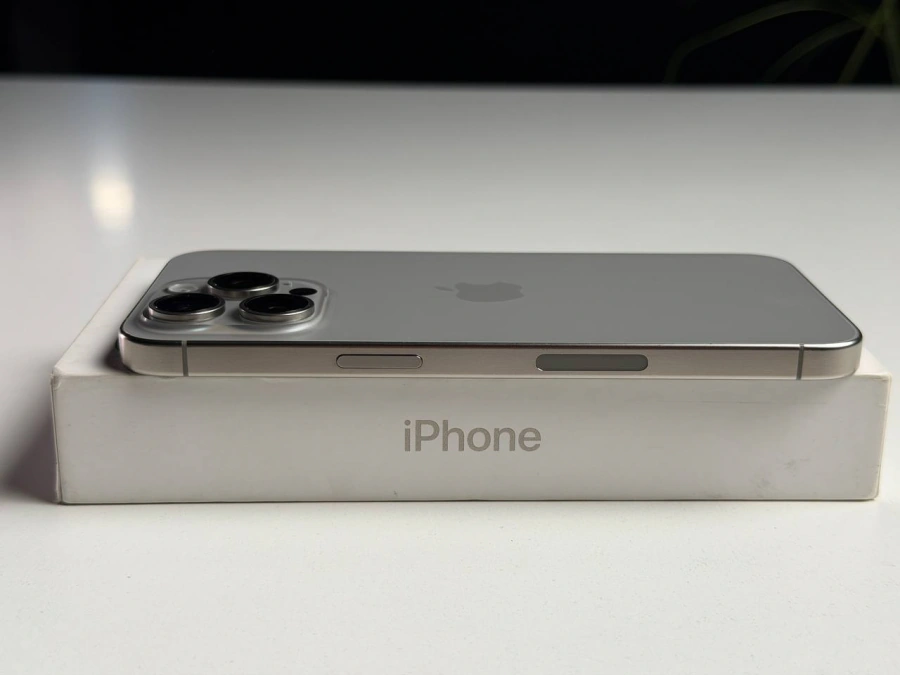 ВЖИВАНИЙ Б/У Apple iPhone 15 Pro Max 256GB Natural Titanium eSim (MU683) - Состояние: хороший | Аккумулятор: 100% | Комплектация: полный | Гарантия: 3 мес.
