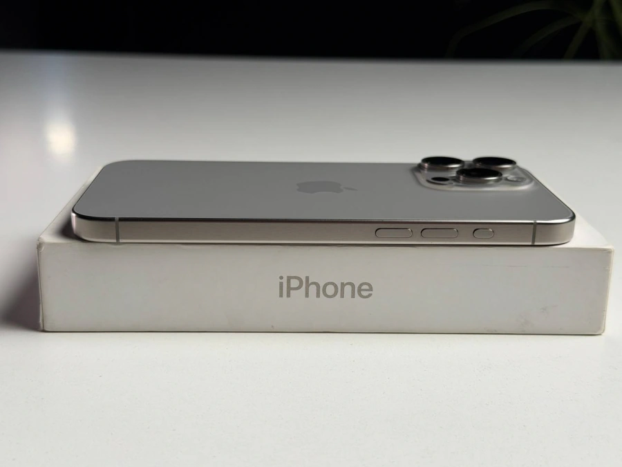 ВЖИВАНИЙ Б/У Apple iPhone 15 Pro Max 256GB Natural Titanium eSim (MU683) - Состояние: хороший | Аккумулятор: 100% | Комплектация: полный | Гарантия: 3 мес.