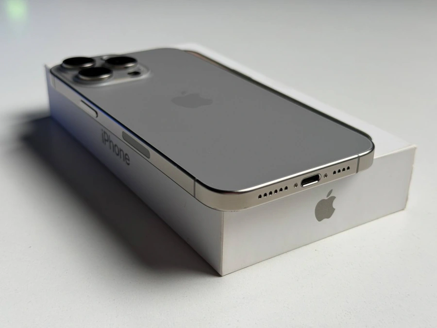 ВЖИВАНИЙ Б/У Apple iPhone 15 Pro Max 256GB Natural Titanium eSim (MU683) - Стан: гарний | Акумулятор: 87% | Комплектація: повний | Гарантія: 3 міс.