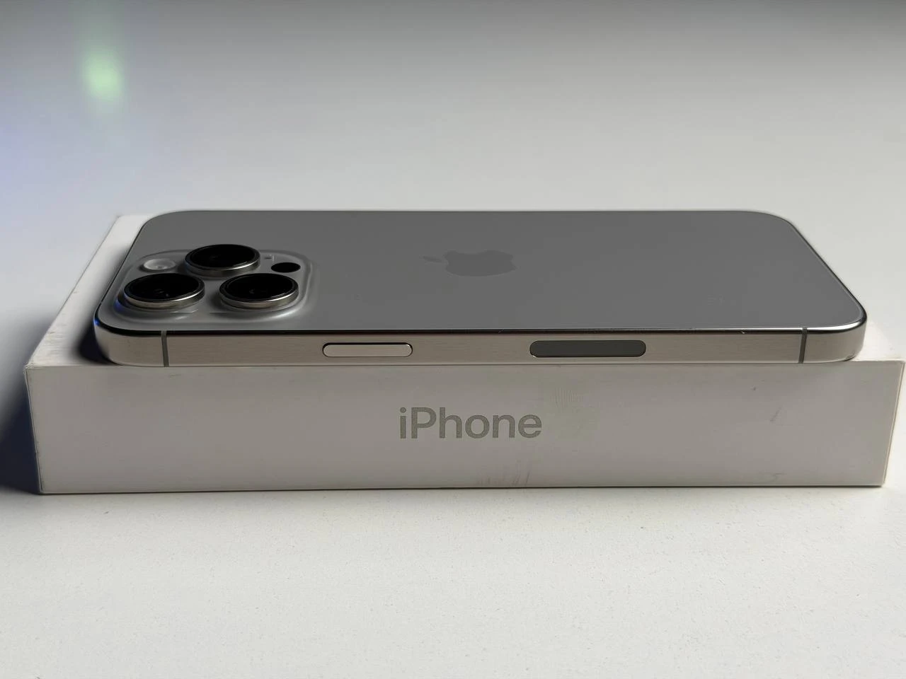 ВЖИВАНИЙ Б/У Apple iPhone 15 Pro Max 256GB Natural Titanium eSim (MU683) - Стан: гарний | Акумулятор: 87% | Комплектація: повний | Гарантія: 3 міс.