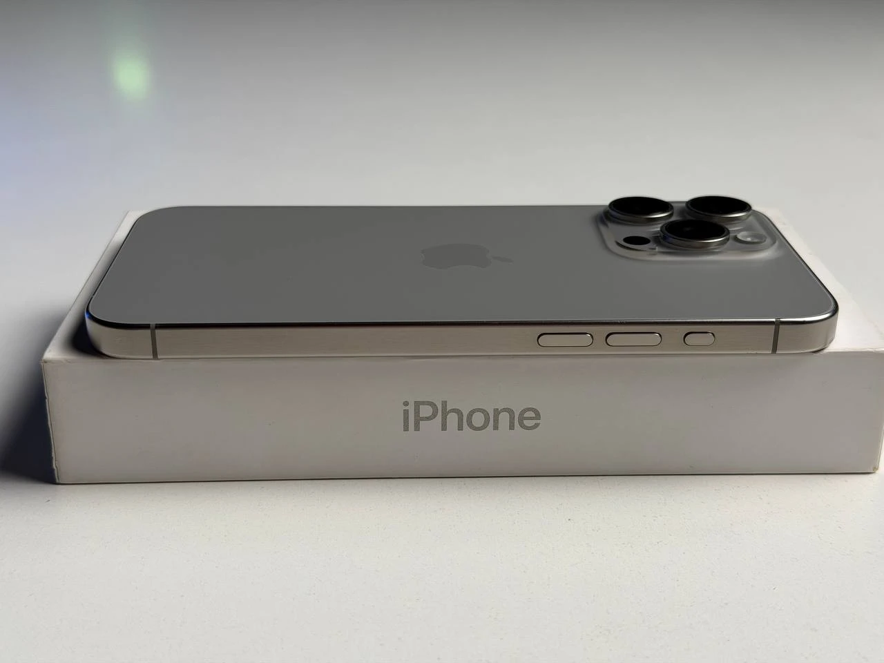 ВЖИВАНИЙ Б/У Apple iPhone 15 Pro Max 256GB Natural Titanium eSim (MU683) - Стан: гарний | Акумулятор: 87% | Комплектація: повний | Гарантія: 3 міс.