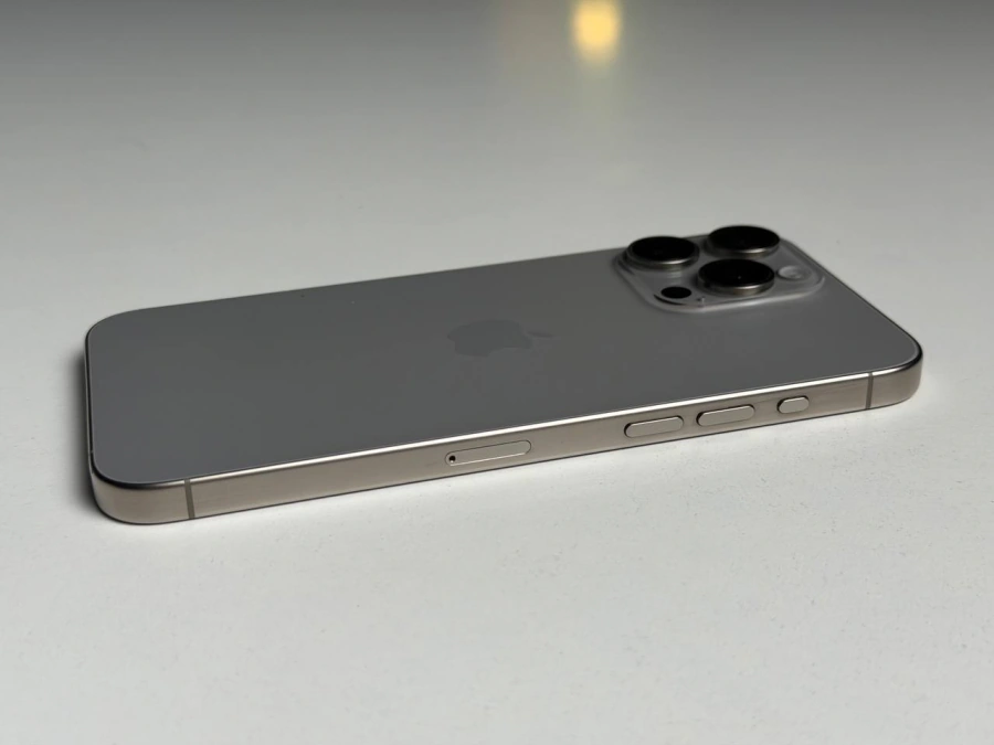 ВЖИВАНИЙ Б/У Apple iPhone 15 Pro Max 256GB Natural Titanium (MU793) - Стан: гарний | Акумулятор: 90% | Комплектація: iPhone, кабель | Гарантія: 3 міс.