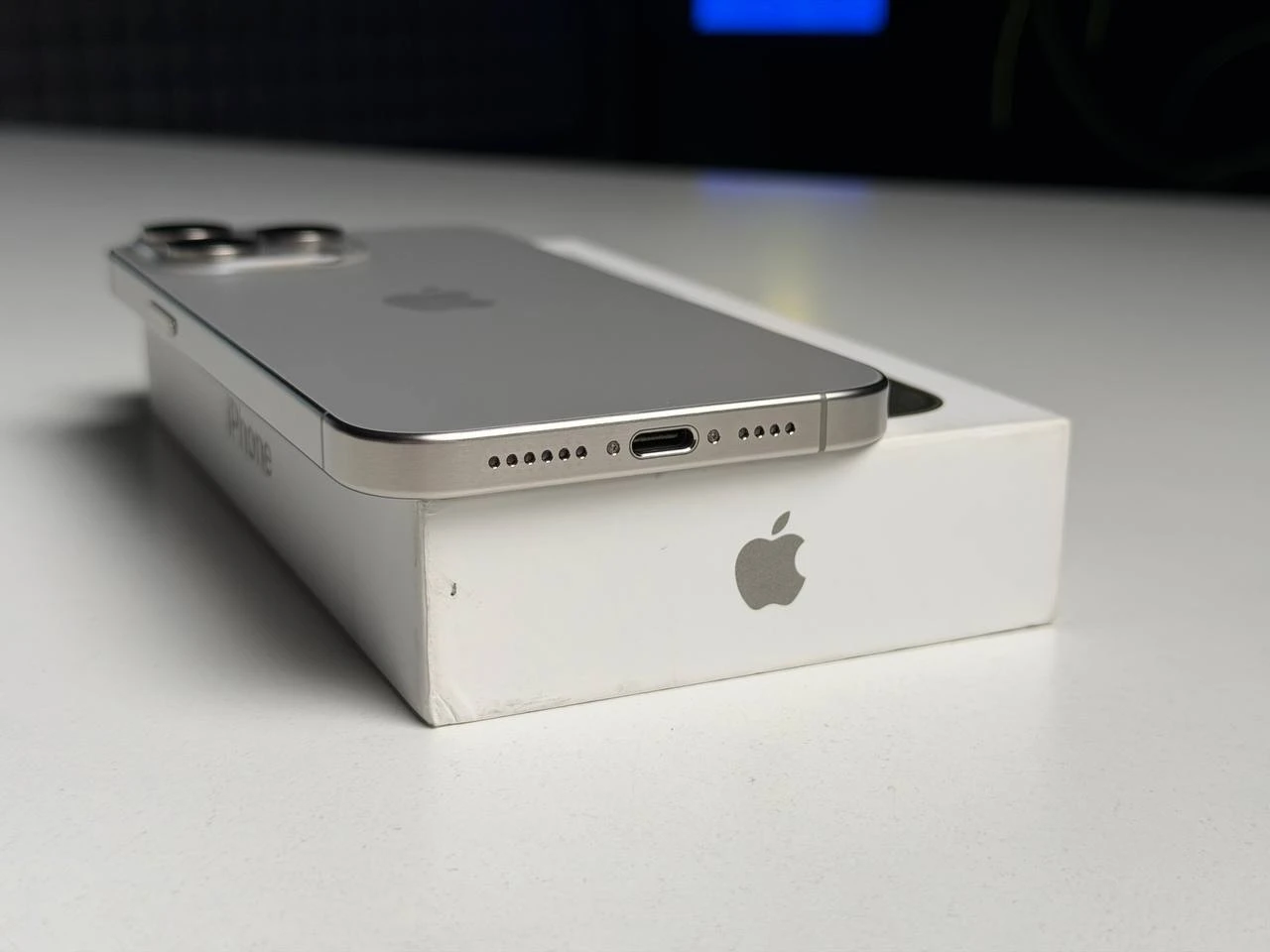 ВЖИВАНИЙ Б/У Apple iPhone 15 Pro Max 512GB Natural Titanium (MU7E3) - Стан: гарний | Акумулятор: 87% | Комплектація: повний | Гарантія: 3 міс.
