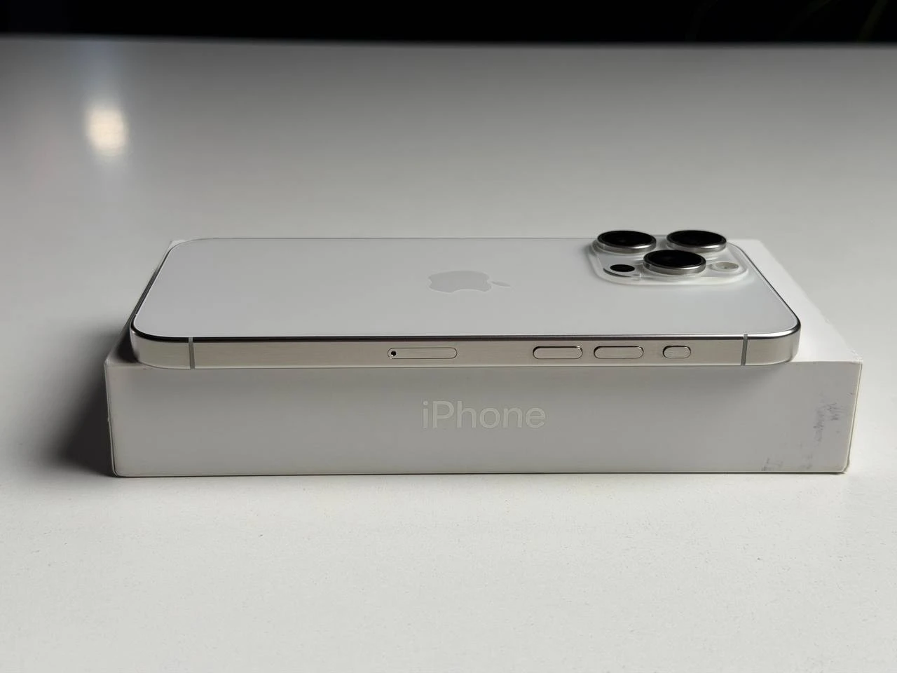 ВЖИВАНИЙ Б/У Apple iPhone 15 Pro Max 512GB White Titanium (MU7D3) - Состояние: хороший | Аккумулятор: 100% | Комплектация: полный | Гарантия: 3 мес.