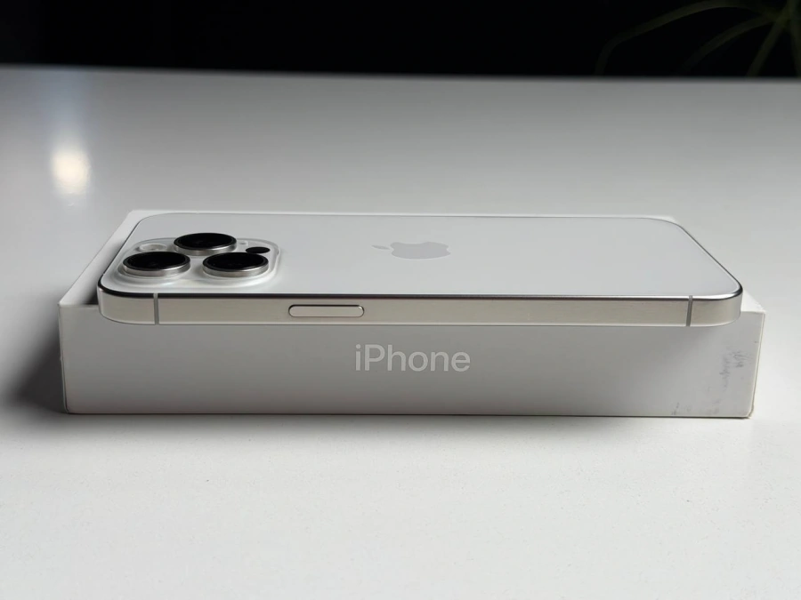 ВЖИВАНИЙ Б/У Apple iPhone 15 Pro Max 512GB White Titanium (MU7D3) - Состояние: хороший | Аккумулятор: 100% | Комплектация: полный | Гарантия: 3 мес.