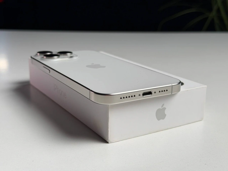 ВЖИВАНИЙ Б/У Apple iPhone 15 Pro Max 512GB White Titanium (MU7D3) - Состояние: хороший | Аккумулятор: 100% | Комплектация: полный | Гарантия: 3 мес.
