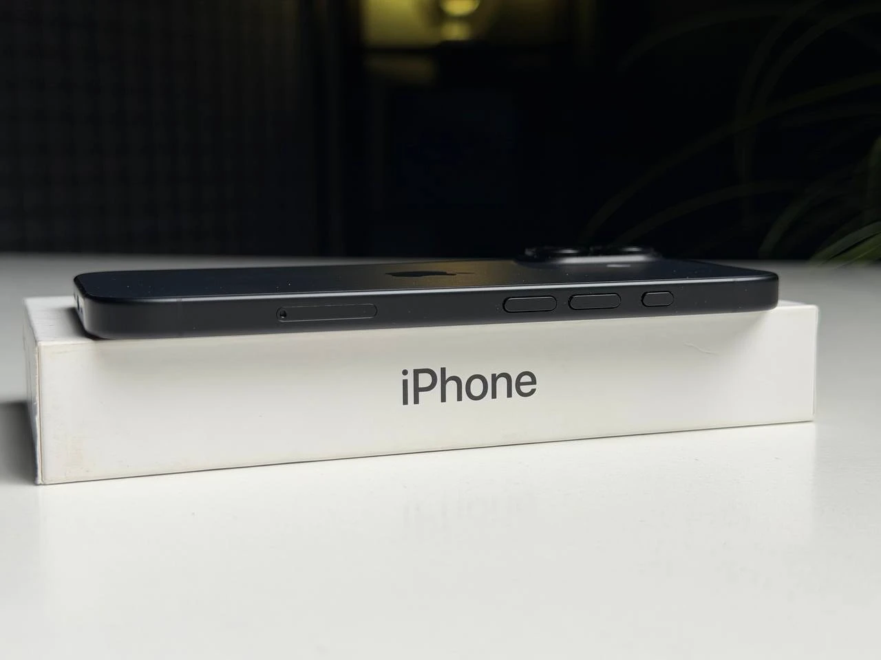 ВЖИВАНИЙ Б/У Apple iPhone 16 128GB Black (MYE73) - Стан: ідеальний | Акумулятор: 98% | Комплектація: повний | Гарантія: 3 міс.