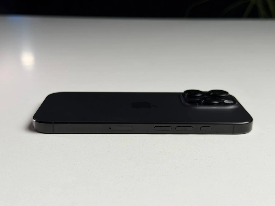 ВЖИВАНИЙ Б/У Apple iPhone 16 Pro 128GB Black Titanium (MYND3) - Стан: гарний | Акумулятор: 96% | Комплектація: повний | Гарантія: 3 міс.
