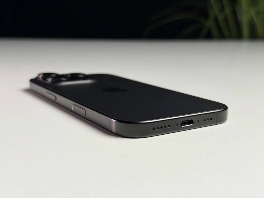 ВЖИВАНИЙ Б/У Apple iPhone 16 Pro 128GB Black Titanium (MYND3) - Стан: гарний | Акумулятор: 96% | Комплектація: повний | Гарантія: 3 міс.