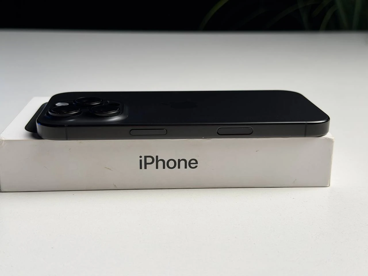 ВЖИВАНИЙ Б/У Apple iPhone 16 Pro 128GB Black Titanium (MYND3) - Состояние: хороший | Аккумулятор: 94% | Комплектация: полный | Гарантия: 3 мес.