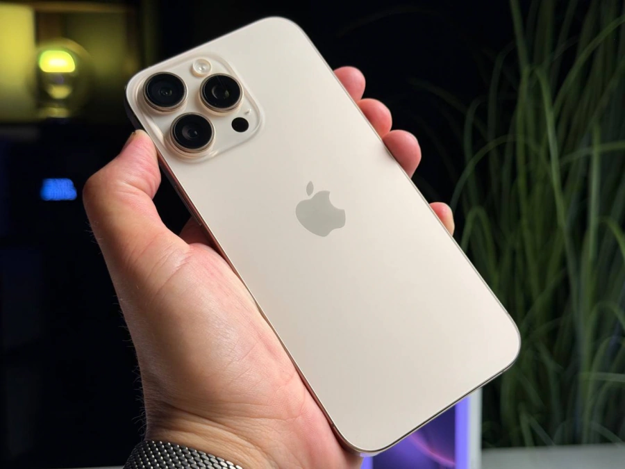 ВЖИВАНИЙ Б/У Apple iPhone 16 Pro Max 256GB Desert Titanium (MYWX3) - Состояние: хороший | Аккумулятор: 94% | Комплектация: полный | Гарантия: 3 мес.