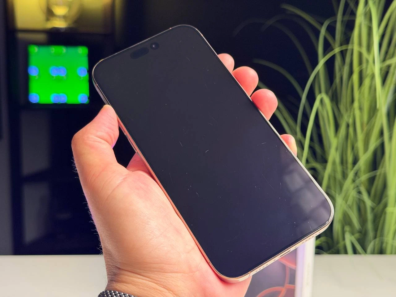 ВЖИВАНИЙ Б/У Apple iPhone 16 Pro Max 256GB Desert Titanium (MYWX3) - Состояние: хороший | Аккумулятор: 94% | Комплектация: полный | Гарантия: 3 мес.