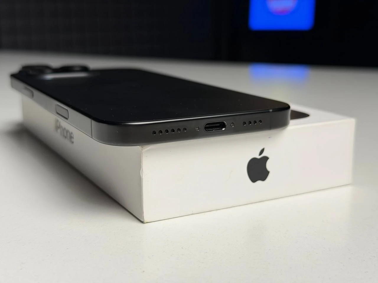 ВЖИВАНИЙ Б/У Apple iPhone 16 Pro Max 256GB eSim Black Titanium (MYW33) - Стан: гарний | Акумулятор: 100% | Комплектація: повний | Гарантія: 3 міс.