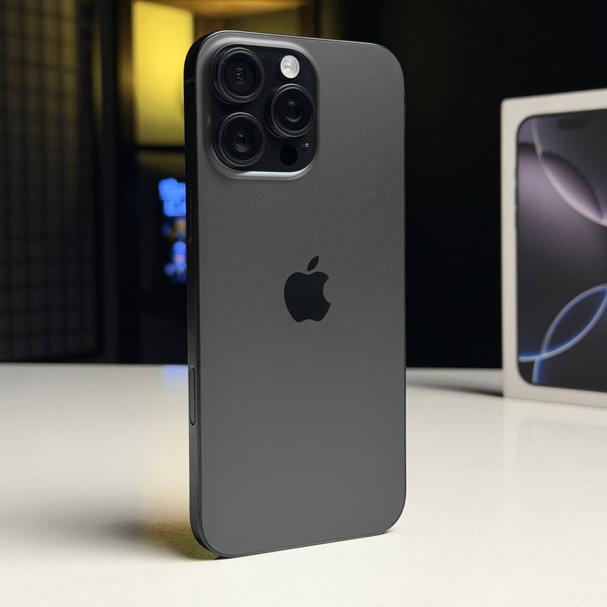 ВЖИВАНИЙ Б/У Apple iPhone 16 Pro Max 256GB eSim Black Titanium (MYW33) - Стан: гарний | Акумулятор: 100% | Комплектація: повний | Гарантія: 3 міс.