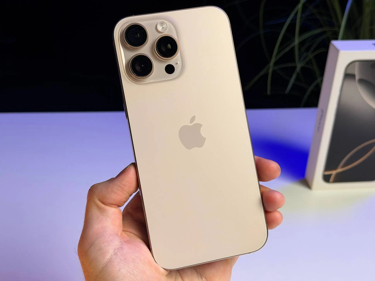 ВЖИВАНИЙ Б/У Apple iPhone 16 Pro Max 512GB Desert Titanium (MYX23) - Состояние: хороший | Аккумулятор: 92% | Комплектация: iPhone, кабель | Гарантия: 3 мес.