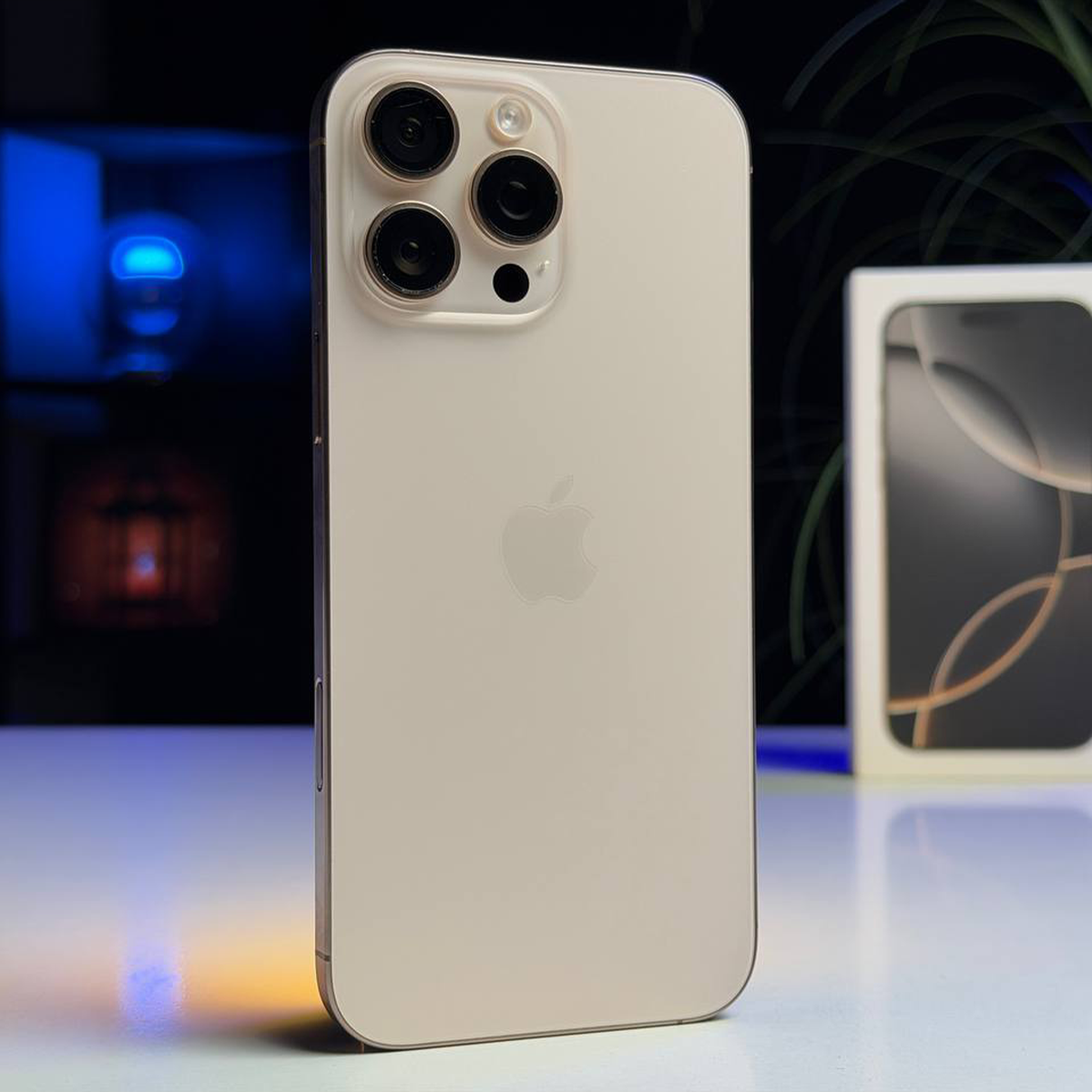 ВЖИВАНИЙ Б/У Apple iPhone 16 Pro Max 512GB Desert Titanium (MYX23) - Состояние: хороший | Аккумулятор: 92% | Комплектация: iPhone, кабель | Гарантия: 3 мес.