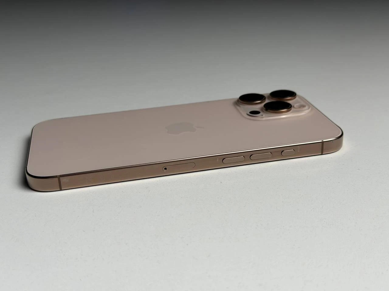 ВЖИВАНИЙ Б/У Apple iPhone 16 Pro Max 512GB Desert Titanium (MYX23) - Стан: гарний | Акумулятор: 95% | Комплектація: повний | Гарантія: 3 міс.