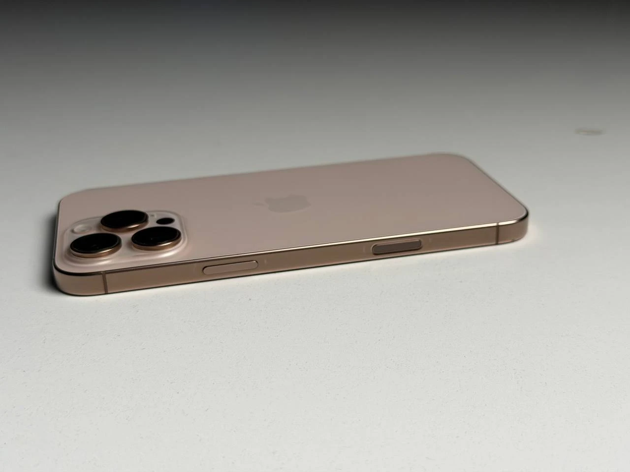 ВЖИВАНИЙ Б/У Apple iPhone 16 Pro Max 512GB Desert Titanium (MYX23) - Стан: гарний | Акумулятор: 95% | Комплектація: повний | Гарантія: 3 міс.