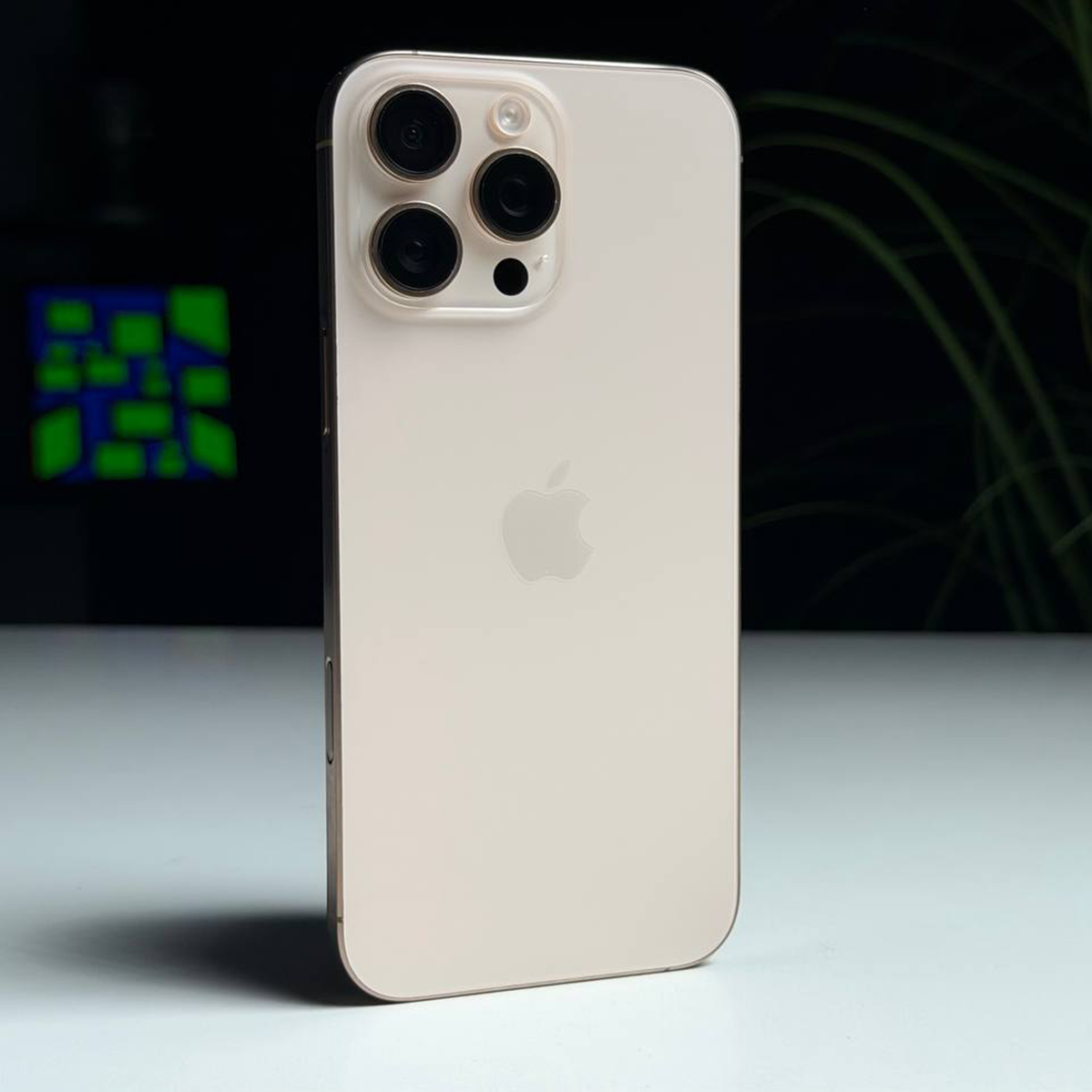 ВЖИВАНИЙ Б/У Apple iPhone 16 Pro Max 512GB Desert Titanium (MYX23) - Стан: гарний | Акумулятор: 95% | Комплектація: повний | Гарантія: 3 міс.