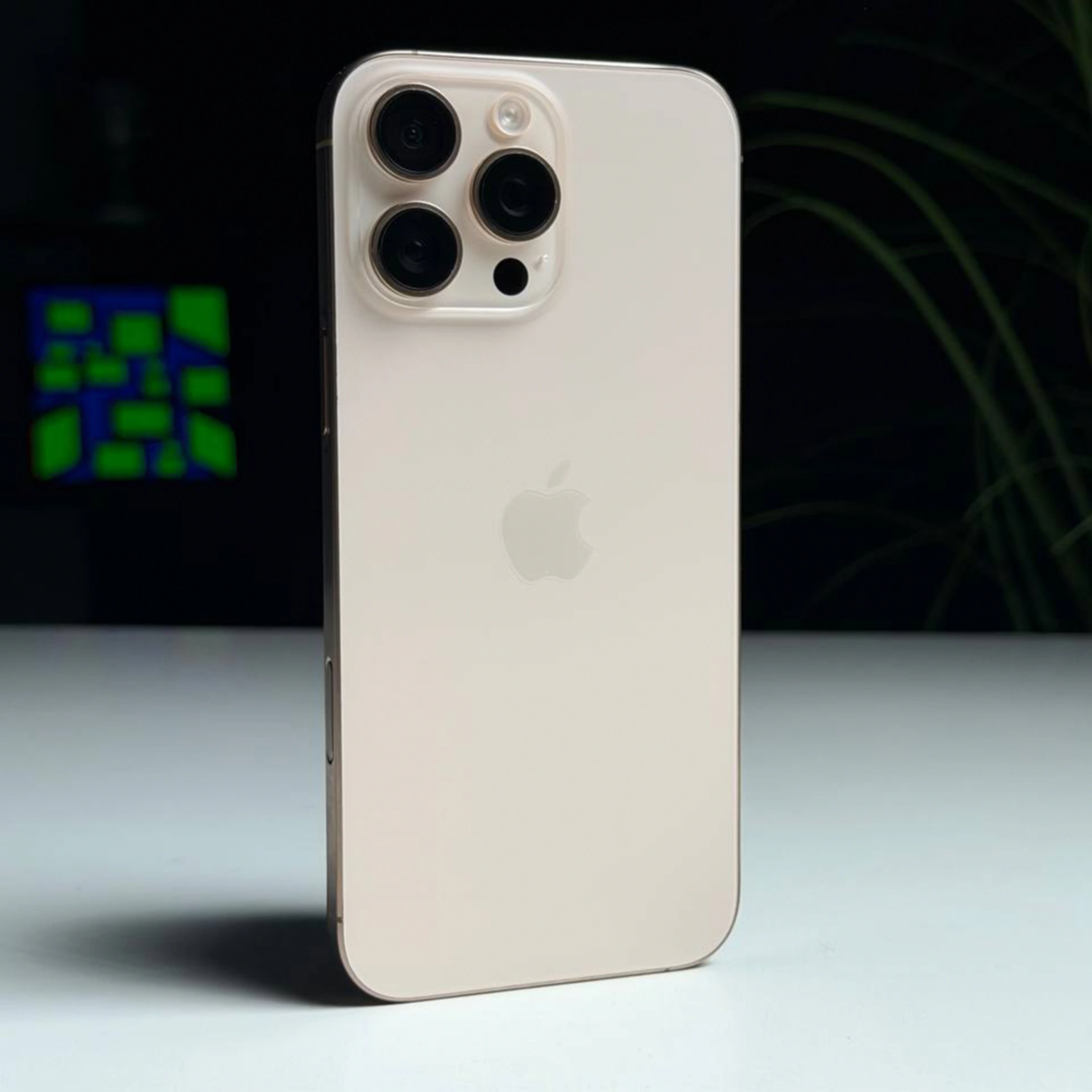 ВЖИВАНИЙ Б/У Apple iPhone 16 Pro Max 512GB Desert Titanium (MYX23) - Стан: гарний | Акумулятор: 95% | Комплектація: повний | Гарантія: 3 міс.