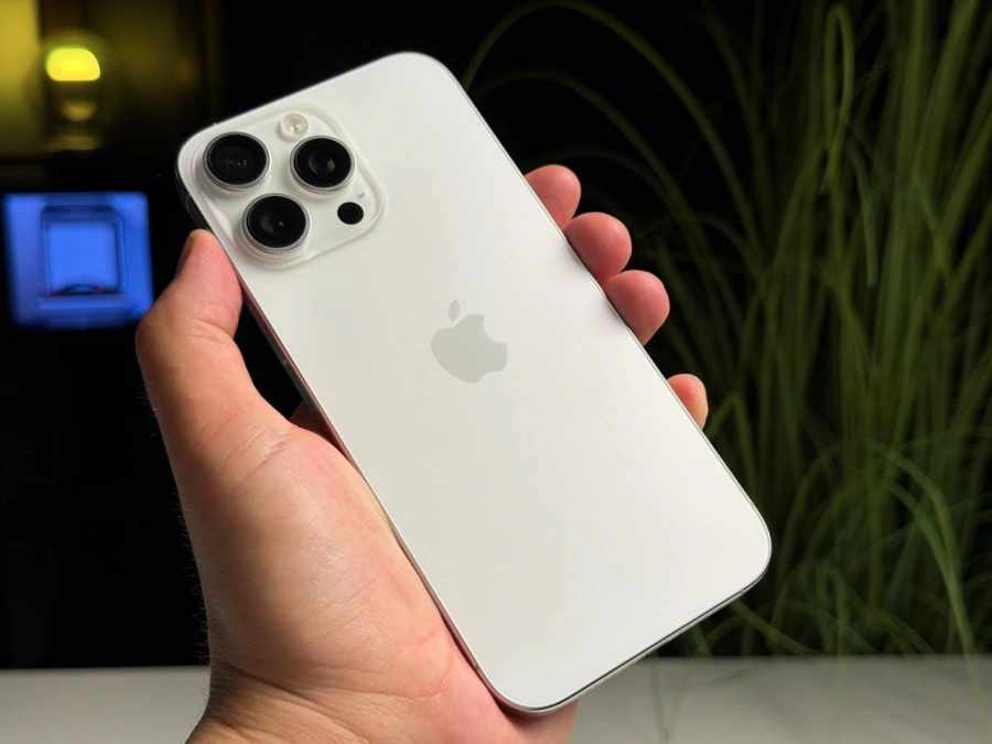 ВЖИВАНИЙ Б/У Apple iPhone 16 Pro Max 512GB White Titanium (MYX13) - Стан: гарний | Акумулятор: 92% | Комплектація: iPhone, кабель | Гарантія: 3 міс.