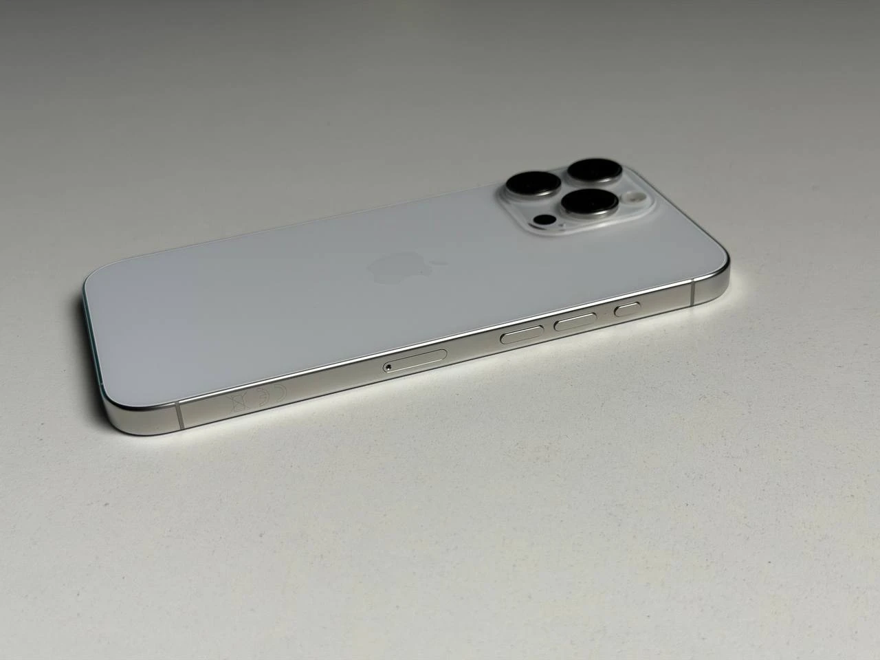 ВЖИВАНИЙ Б/У Apple iPhone 16 Pro Max 512GB White Titanium (MYX13) - Стан: гарний | Акумулятор: 92% | Комплектація: iPhone, кабель | Гарантія: 3 міс.