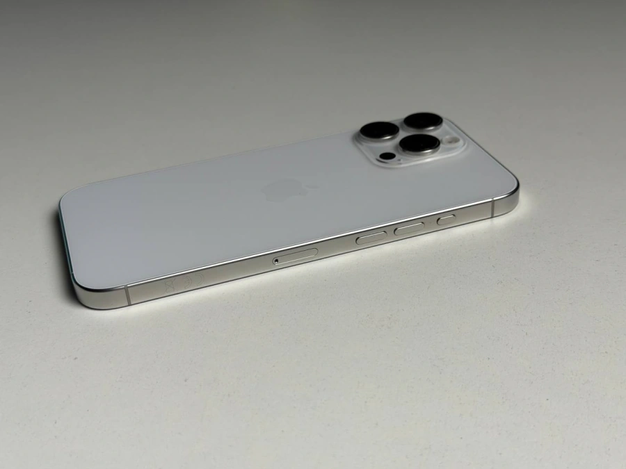 ВЖИВАНИЙ Б/У Apple iPhone 16 Pro Max 512GB White Titanium (MYX13) - Стан: гарний | Акумулятор: 92% | Комплектація: iPhone, кабель | Гарантія: 3 міс.