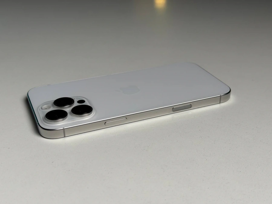 ВЖИВАНИЙ Б/У Apple iPhone 16 Pro Max 512GB White Titanium (MYX13) - Стан: гарний | Акумулятор: 92% | Комплектація: iPhone, кабель | Гарантія: 3 міс.