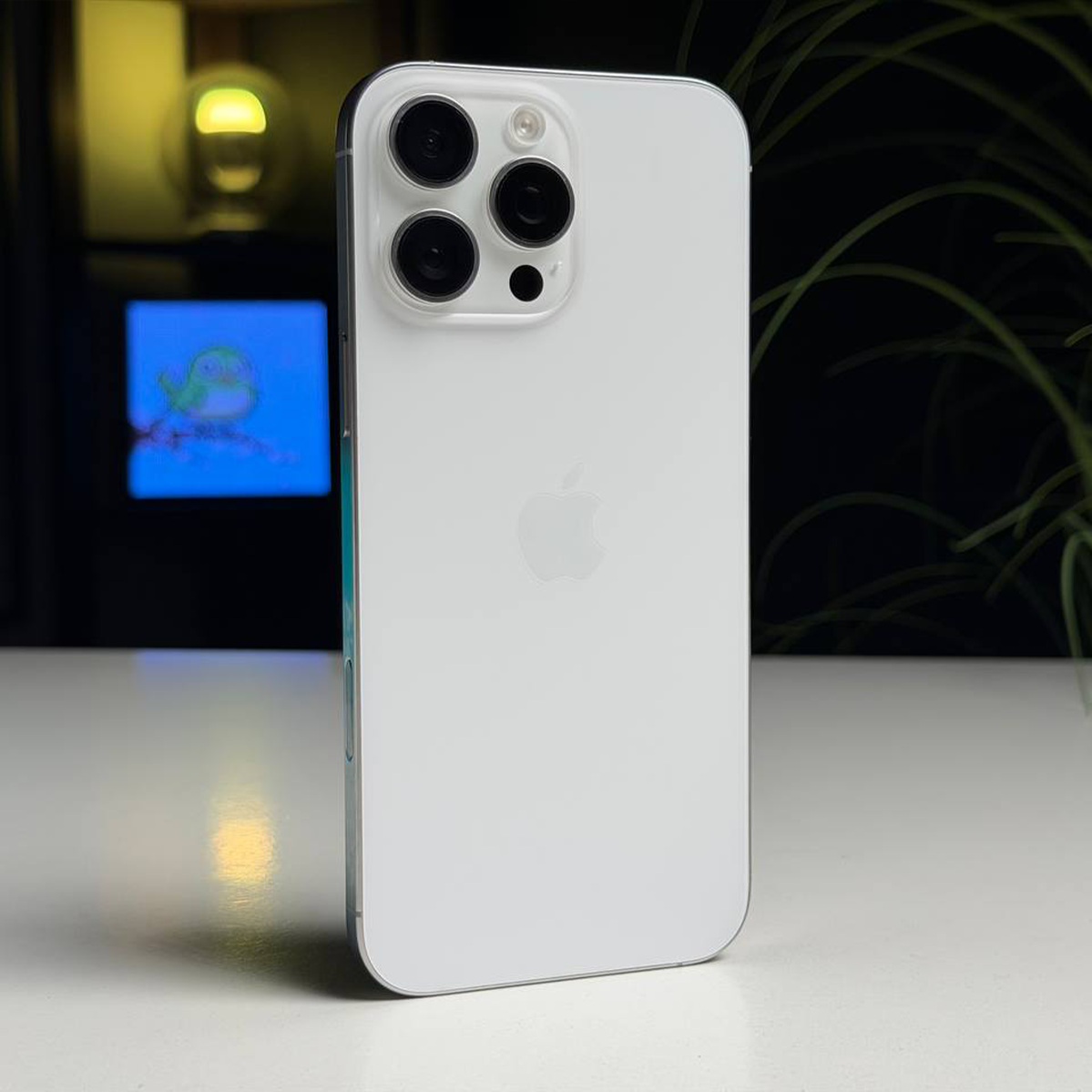ВЖИВАНИЙ Б/У Apple iPhone 16 Pro Max 512GB White Titanium (MYX13) - Стан: гарний | Акумулятор: 92% | Комплектація: iPhone, кабель | Гарантія: 3 міс.
