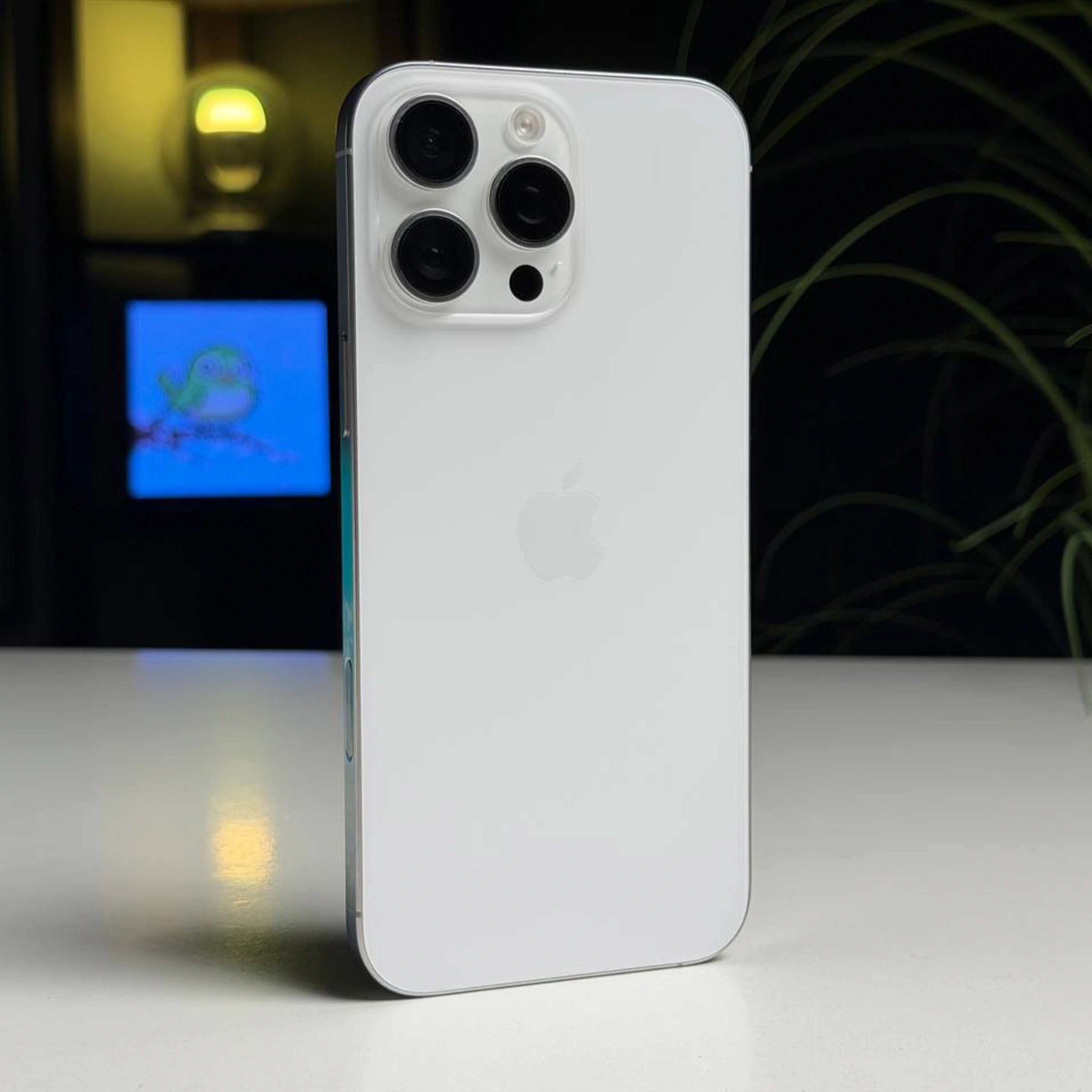 ВЖИВАНИЙ Б/У Apple iPhone 16 Pro Max 512GB White Titanium (MYX13) - Стан: гарний | Акумулятор: 92% | Комплектація: iPhone, кабель | Гарантія: 3 міс.