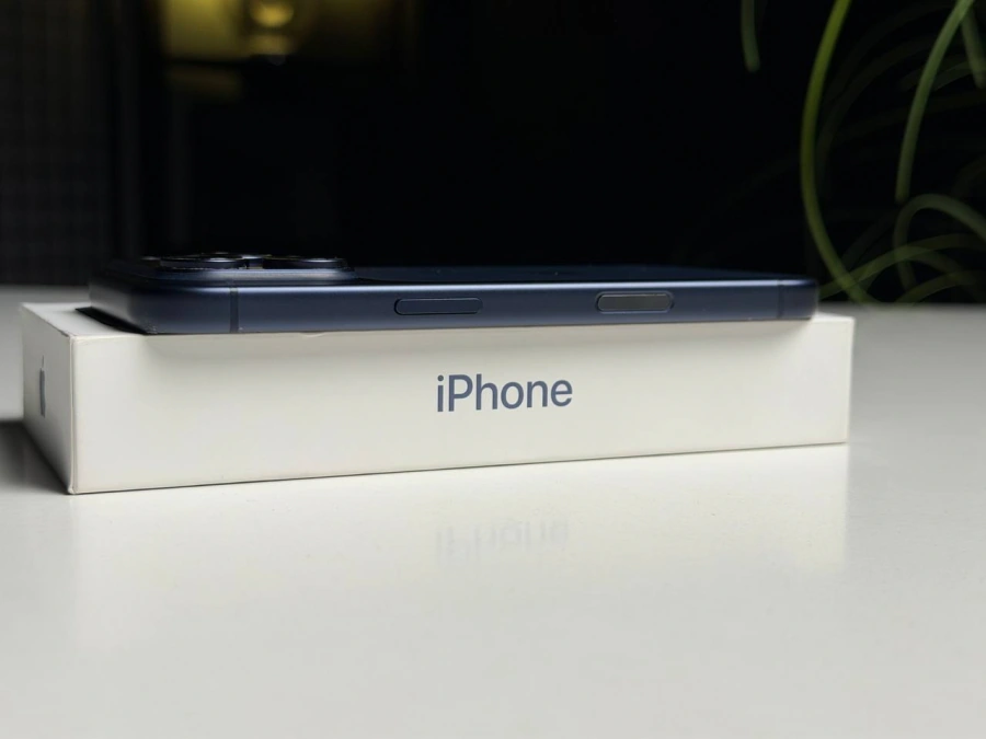 ВЖИВАНИЙ Б/У Apple iPhone 17 Pro 512GB Deep Blue (MG8N4) - Состояние: хороший | Аккумулятор: 100% | Комплектация: iPhone, кабель | Гарантия: 3 мес.