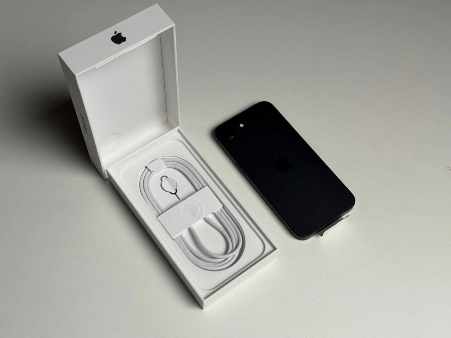 OPEN BOX Apple iPhone 17e 256GB Black (MHRV4) - Состояние: идеальный | Аккумулятор: 100% | Комплектация: полный | Гарантия: 3 мес.